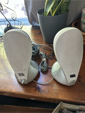 JBL Silver Desktop Speaker Pair with Cables